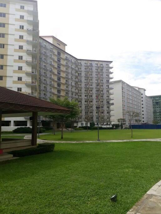 Cherolds Place Lovely 1 Bedroom Condo With Balcony Manila Exteriér fotografie
