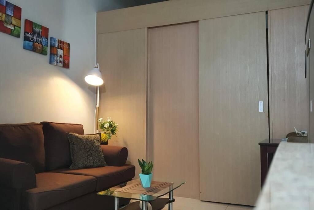 Cherolds Place Lovely 1 Bedroom Condo With Balcony Manila Exteriér fotografie