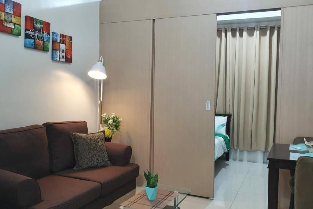 Cherolds Place Lovely 1 Bedroom Condo With Balcony Manila Exteriér fotografie
